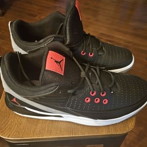 Nike Mens Jordan Aura 5 Sneakers